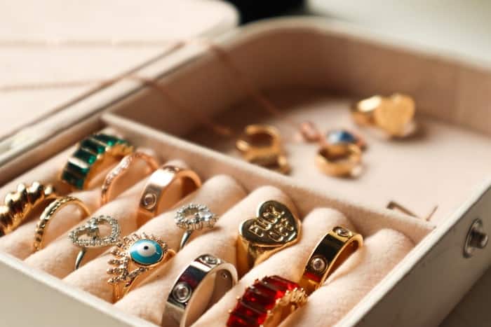 Display Garnets Using Jewelry Box